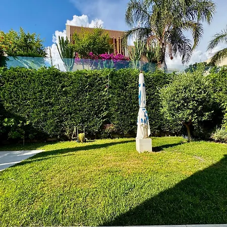 Fountain Villa, Coast